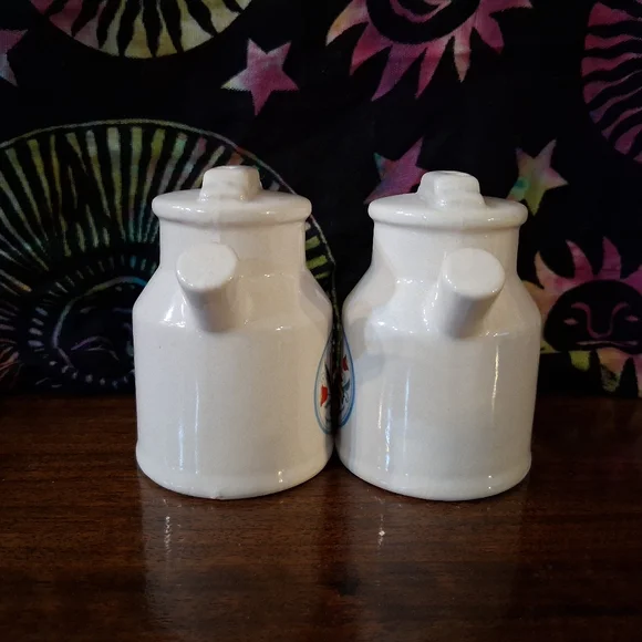 Vintage Milk Pail Salt And Pepper Shakers Pitcher Dutch Sign Pheasant Heart - Picture 10 of 16